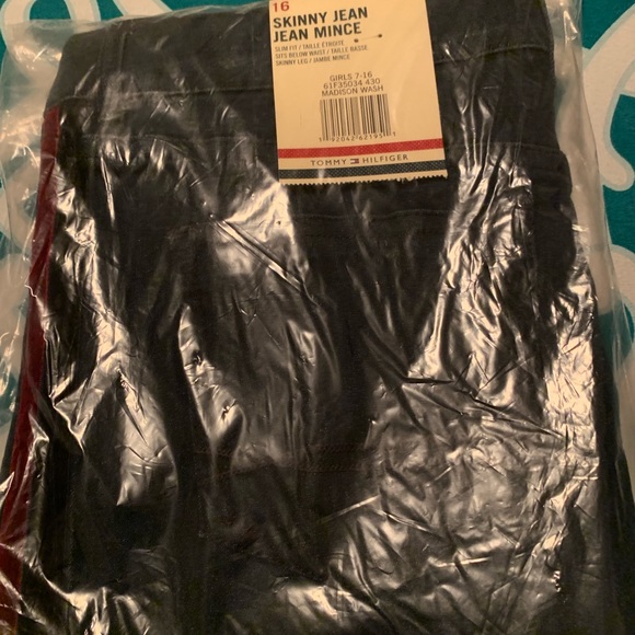 Tommy Jeans with Velvet Trim for Girls - Picture 2 of 4